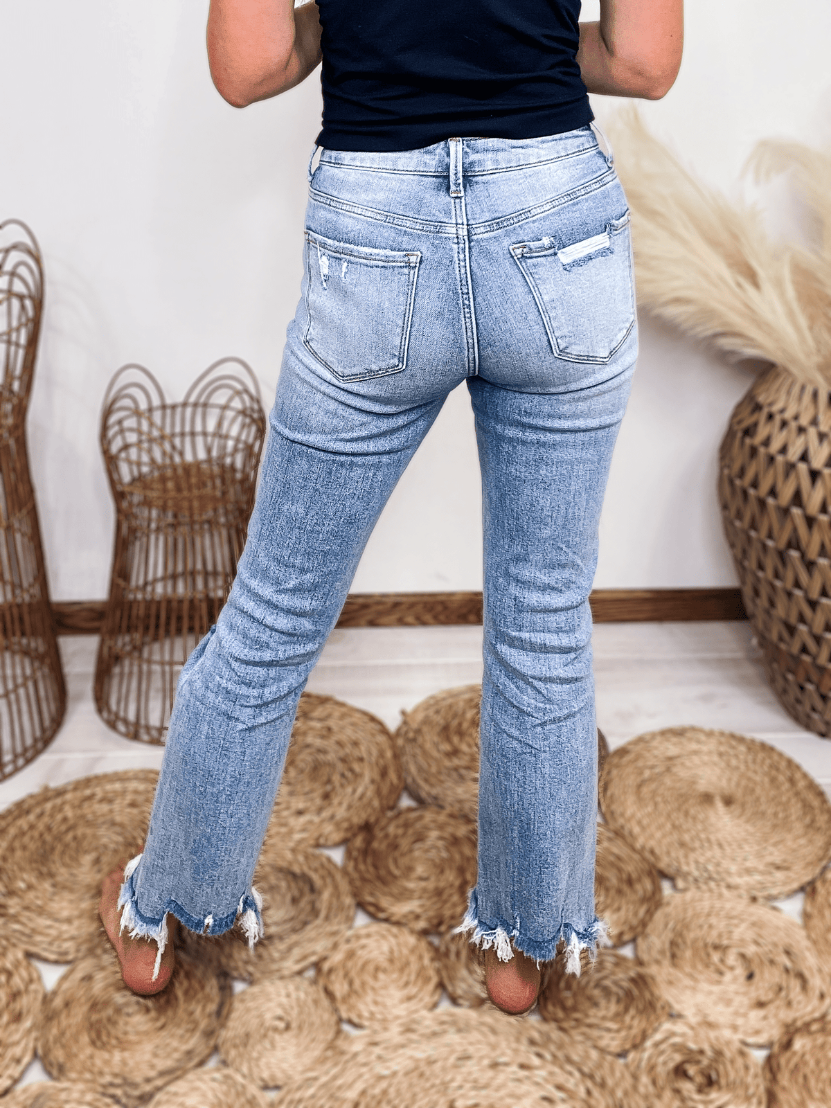 Women's Baggy Jeans: Embrace Comfort & Style with Trendy Denim