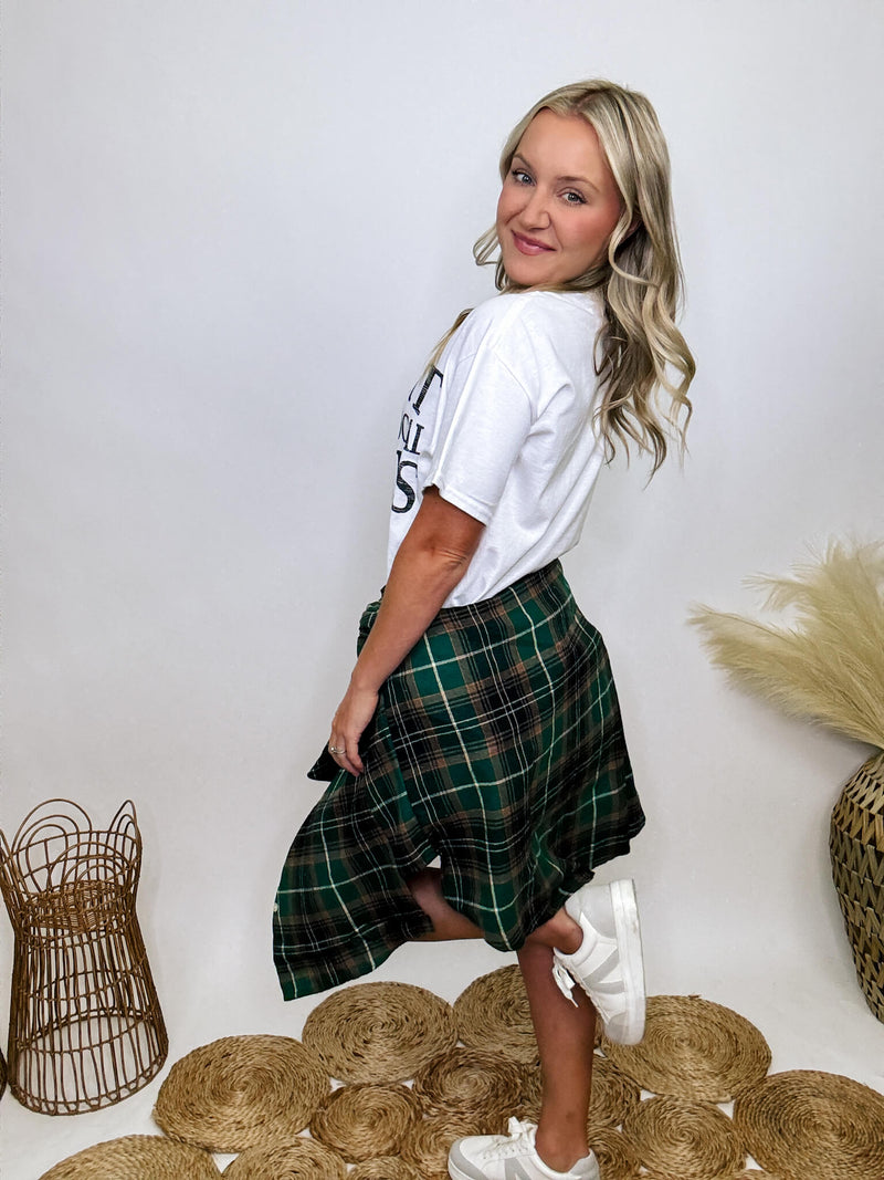 Oversized graphic tee with "Support Your Local Farmers" and a tractor graphic, made from premium cotton. Perfect for fall activities like apple picking, farmers market, and pumpkin patch visits.